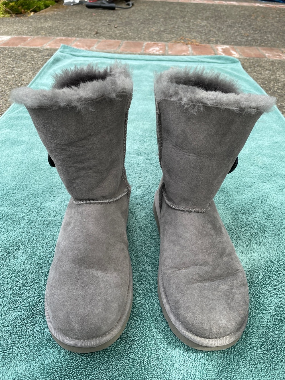 UGG Boots, Bailey Button Style, Women’s Size 8, Gray